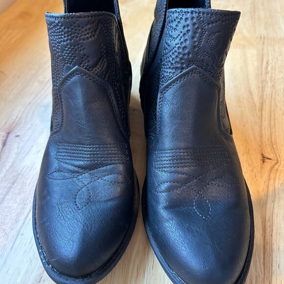 Women's Easy Street Legend Black Ankle Boot Embossed Western Style Sz 8 - Picture 4 of 11